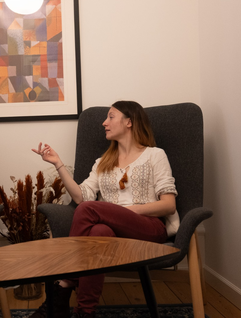 Anastasia Tesler-Larsen in session